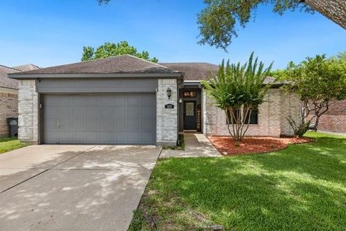 105 Windwood Ln, Victoria, TX, 77904-2912 | Card Image