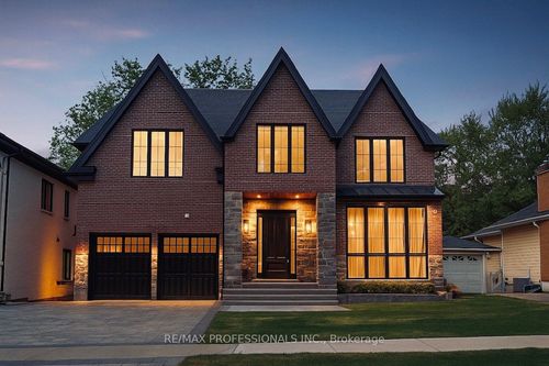 152 Wells St, Aurora, ON, L4G1T7 | Card Image