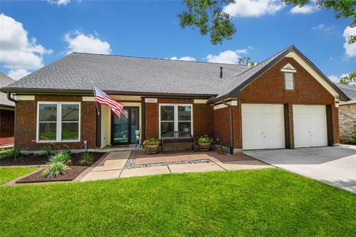 16022 Surrey Woods Dr, Friendswood, TX, 77546-3100 | Card Image