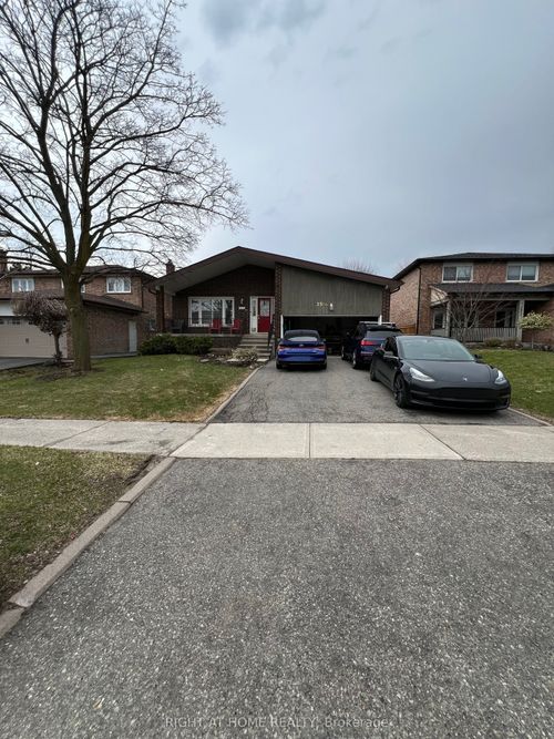 2516 Parmeer Dr, Mississauga, ON, L5C3B2 | Card Image