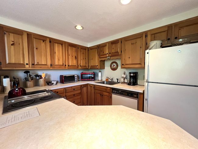834 Cove Dr, Condo with 3 bedrooms, 4 bathrooms and null parking in Grantham NH | Image 6