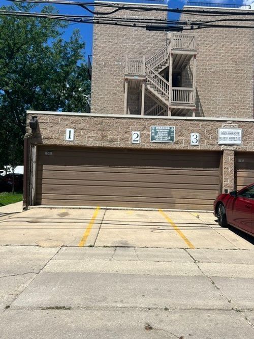 2s-3501 N Sheffield Ave, Chicago, IL, 60657-2634 | Card Image