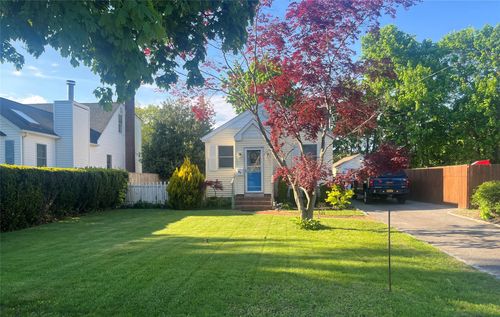 49 Sutton Ct, West Islip, NY, 11795-3015 | Card Image