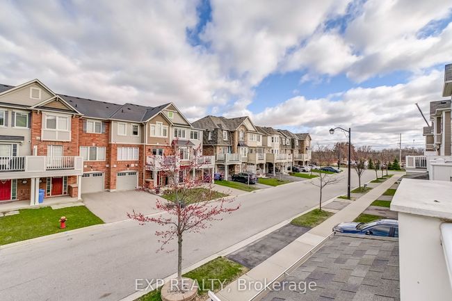 979 Nadalin Hts, House attached with 4 bedrooms, 2 bathrooms and 1 parking in Milton ON | Image 34