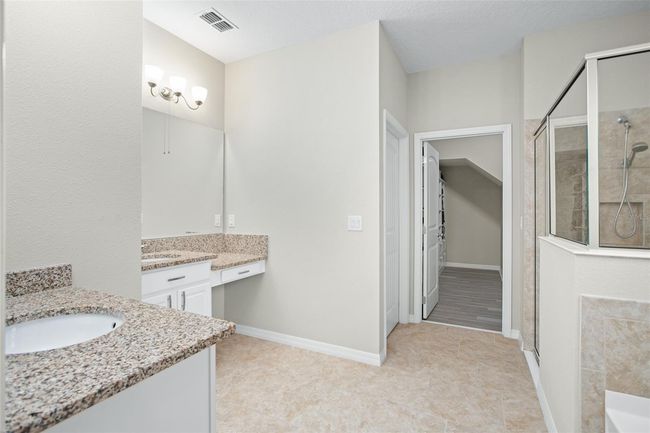 Master Bathroom first floor | Image 12