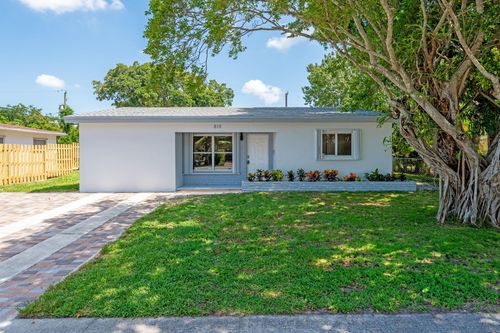 815 Hunter St, West Palm Beach, FL, 33405-4229 | Card Image