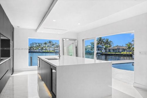 670 Se 7th Ave, Pompano Beach, FL, 33060-8148 | Card Image