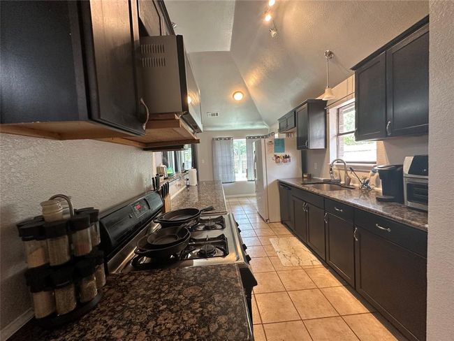 8730 Pines Place Dr, House other with 3 bedrooms, 2 bathrooms and 2 parking in Humble TX | Image 9