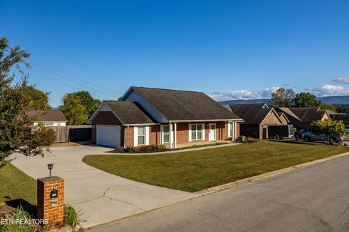 1232 Edinburgh Dr, Maryville, TN, 37803-2696 | Card Image