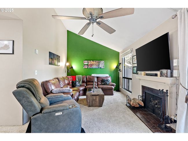 151 Treehill Loop, Condo with 2 bedrooms, 2 bathrooms and null parking in Eugene OR | Image 13