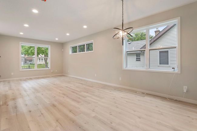 1200x800_100_1755945832840_175592275886647a2472.jpg | Image 4