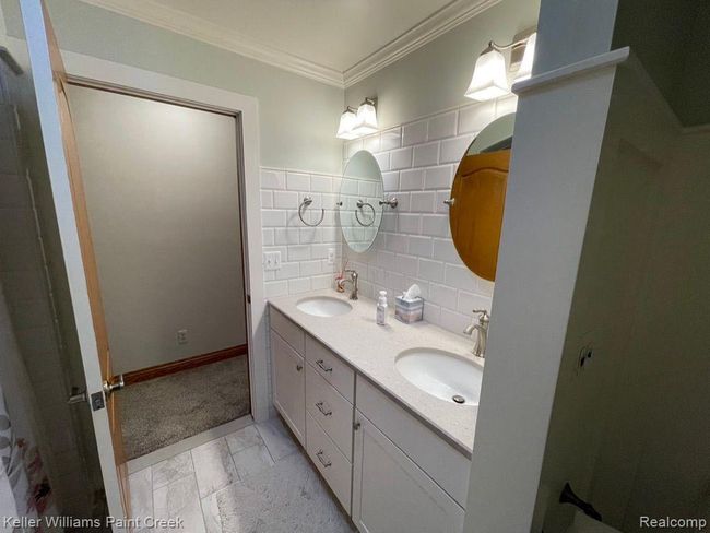 Full Bath Main Floor | Image 15
