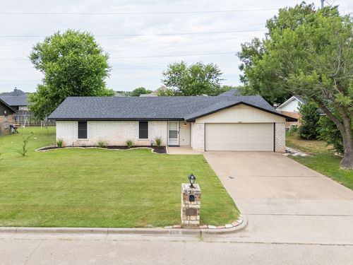 715 Post St, Hewitt, TX, 76643-4020 | Card Image