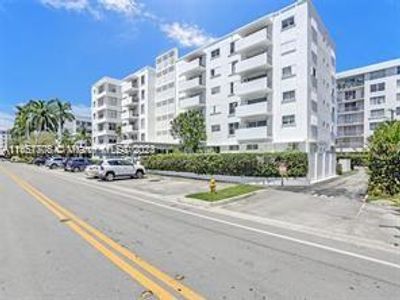 504 - 1075 92nd St, Condo with 1 bedrooms, 2 bathrooms and null parking in Bay Harbor Islands FL | Image 1