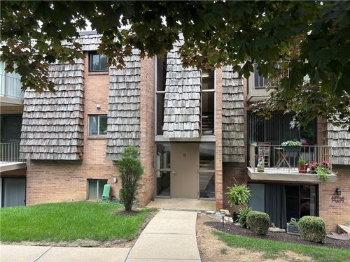 915 Forest Green Dr., Moon/Crescent Twp, PA, 15108 | Card Image
