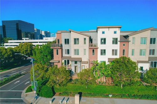 81 Waldorf, Irvine, CA, 92612 | Card Image