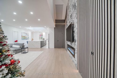 7118 Yonge St, Innisfil, ON, L9S4P3 | Card Image