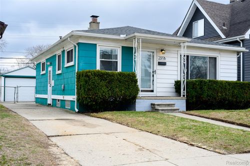 23776 Vassar Ave, Hazel Park, MI, 48030-2712 | Card Image