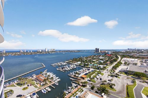 1907-220 Lake Shore Dr, West Palm Beach, FL, 33403-3584 | Card Image