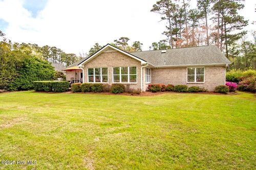 511 Pine Valley Dr, Morehead City, NC, 28557-8923 | Card Image