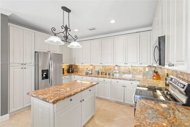 7770 Sw 188 Th Ter, House other with 5 bedrooms, 4 bathrooms and null parking in Cutler Bay FL | Image 15