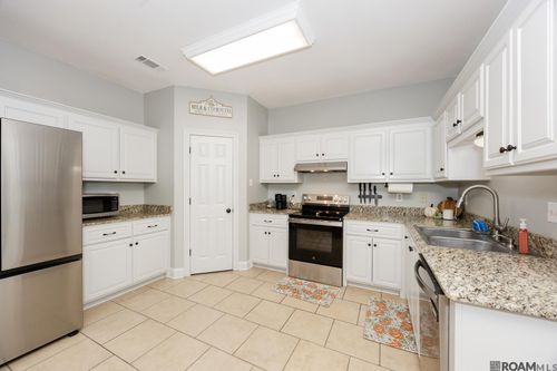 732 Elk Lake Dr, Baton Rouge, LA, 70816-1789 | Card Image