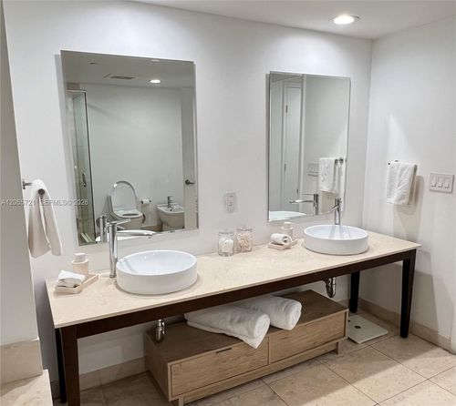 bay406-495 Brickell Ave, Miami, FL, 33131-2769 | Card Image