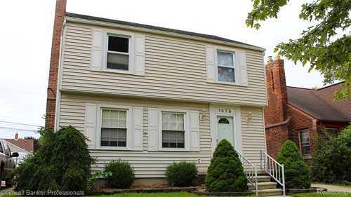 1079 Riverbank St, Lincoln Park, MI, 48146-4211 | Card Image