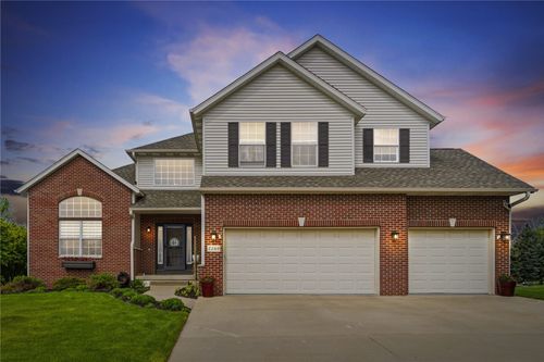 2260 Timber Creek Dr, Marion, IA, 52302-9153 | Card Image