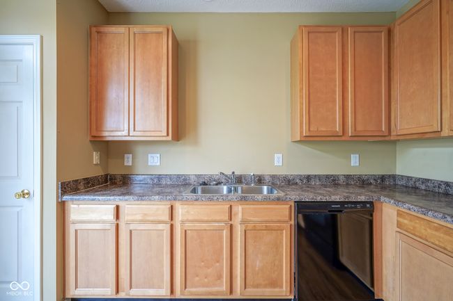 10944 Perry Pear Dr, Condo with 2 bedrooms, 3 bathrooms and null parking in Zionsville IN | Image 14