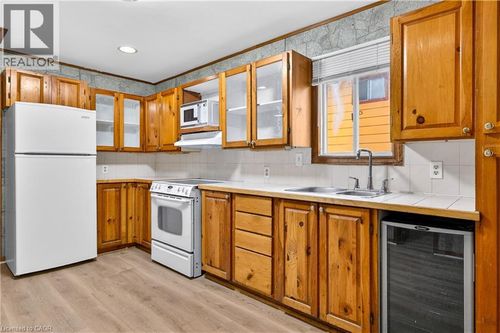 544 Quebec St, Hamilton, ON, L8H6V4 | Card Image