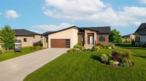157 Blackbird Way, Grande Pointe, MB, R5A0C3 | Card Image