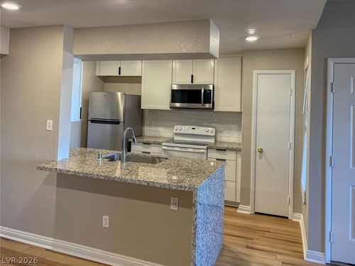 2131-8101 W Flamingo Rd, Las Vegas, NV, 89147-7408 | Card Image