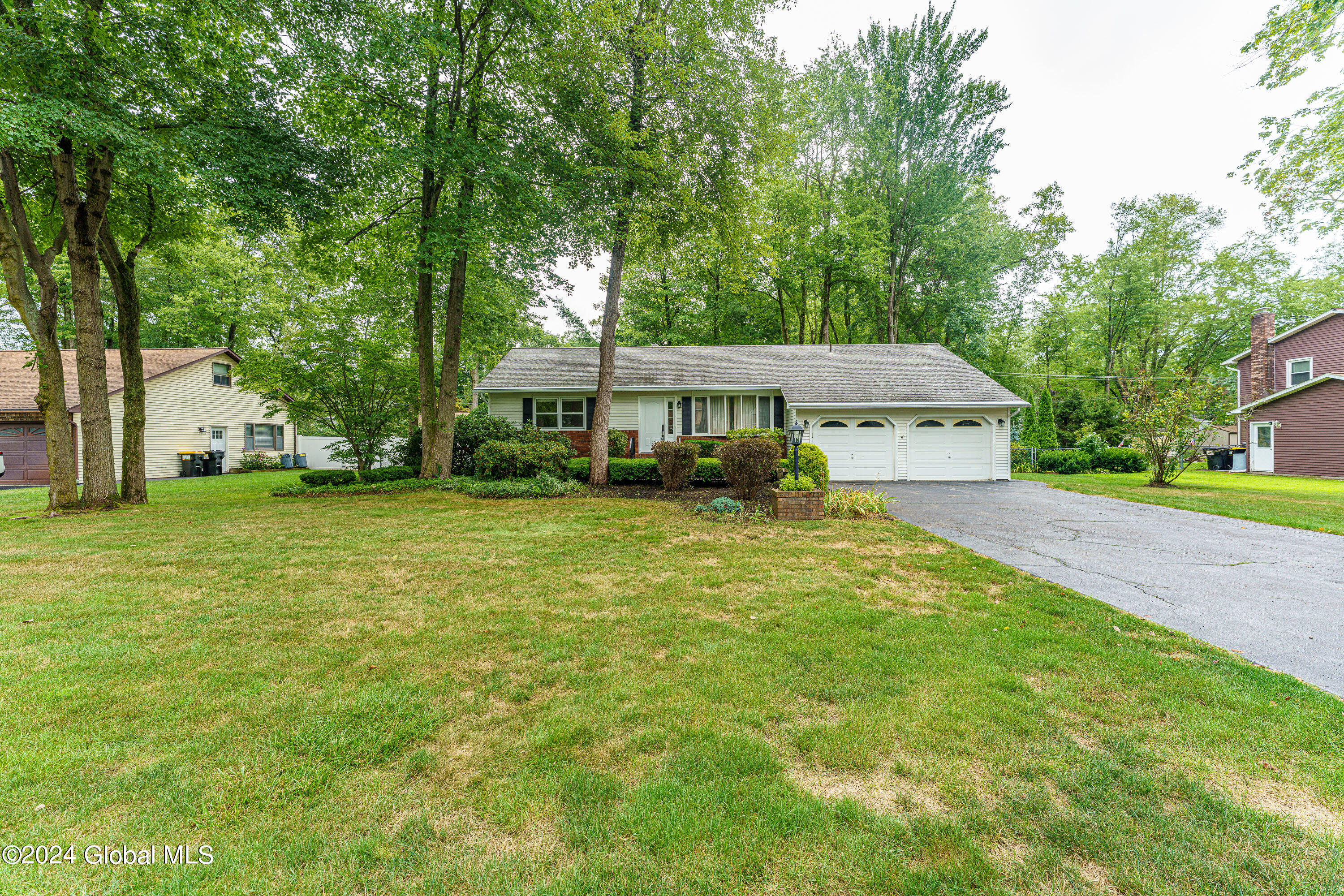 Hampshire Seat , Schenectady, NY 12309