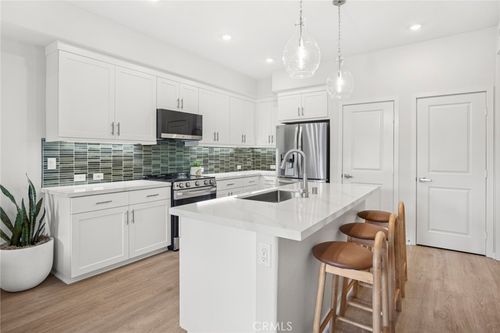 555 Gregory Way, Glendora, CA, 91740 | Card Image