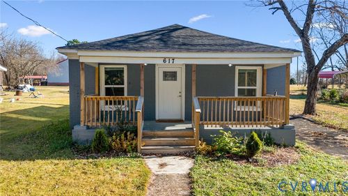617 Court St, Victoria, VA, 23974-9471 | Card Image