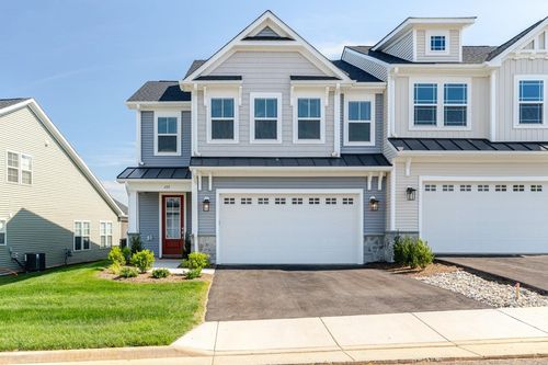 237 Ridgeline Dr, WAYNESBORO, VA, 22980-3264 | Card Image
