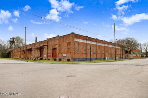 611 Goldsboro St S, Wilson, NC, 27893-4925 | Card Image