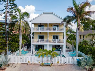 AANDB - 2509 Avenue C, Home with 12 bedrooms, 8 bathrooms and null parking in Bradenton Beach FL | Image 1