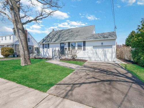 207 N Nassau Ave, Massapequa, NY, 11758-3327 | Card Image