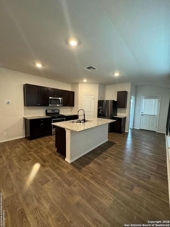 345 Middle Green Loop, House other with 3 bedrooms, 2 bathrooms and null parking in Floresville TX | Image 13