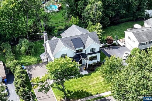 515 Hobart Rd, Paramus, NJ, 07652-5612 | Card Image