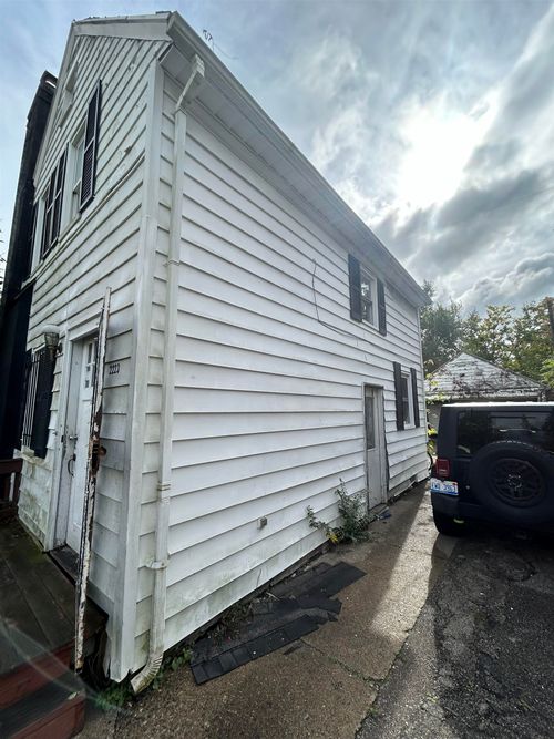 2223 Begole St, Flint, MI, 48504-3119 | Card Image