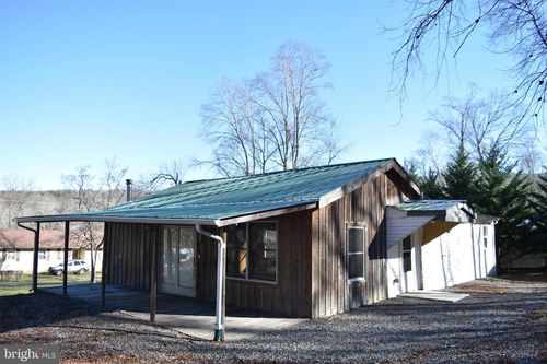 756 Oliver Ln, GREAT CACAPON, WV, 25422-3207 | Card Image