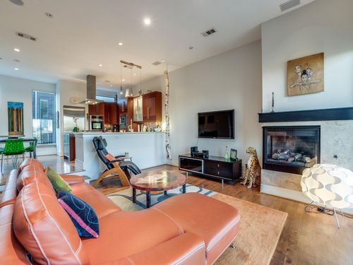 433 Trinity River Cir, Dallas, TX, 75203-1056 | Card Image