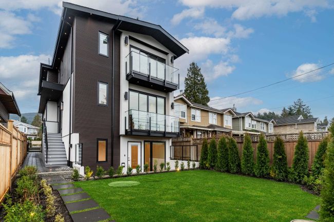 241 E 21 Street, Home with 4 bedrooms, 3 bathrooms and 1 parking in North Vancouver BC | Image 2