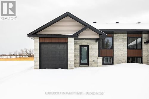 24 S Beech St, South Glengarry, ON, K0C1N0 | Card Image