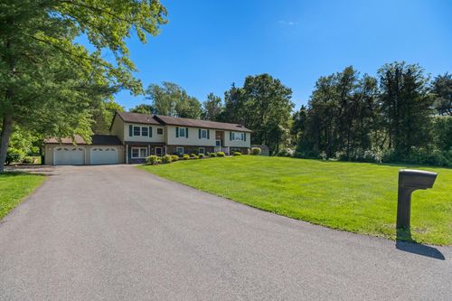 8 Anna D Ct, East Fishkill, NY, 12533-5936 | Card Image