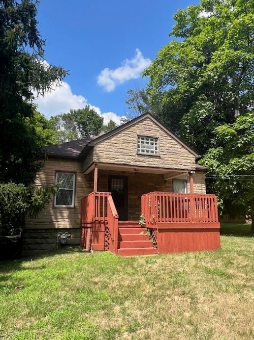 2497 7th St, New Kensington, PA, 15068-5175 | Card Image