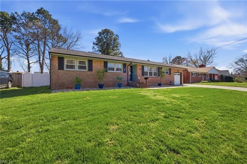 571 Viking Dr, Newport News, VA, 23602-6133 | Card Image